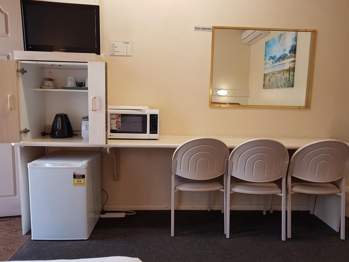 Wattle Tree Motel Cootamundra Room photo