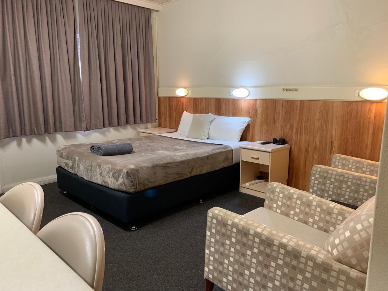 Wattle Tree Motel Cootamundra Exterior photo